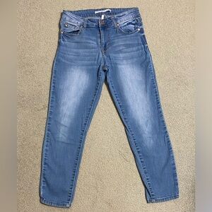 Juniors’ Celebrity Pink Crop Jeans Size: 7/28